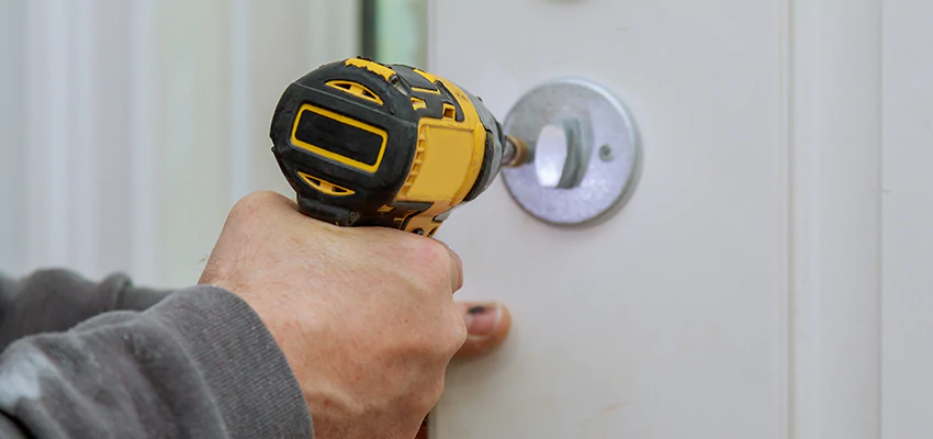 Street Locksmith For Smart Lock Repair in Parlier, CA